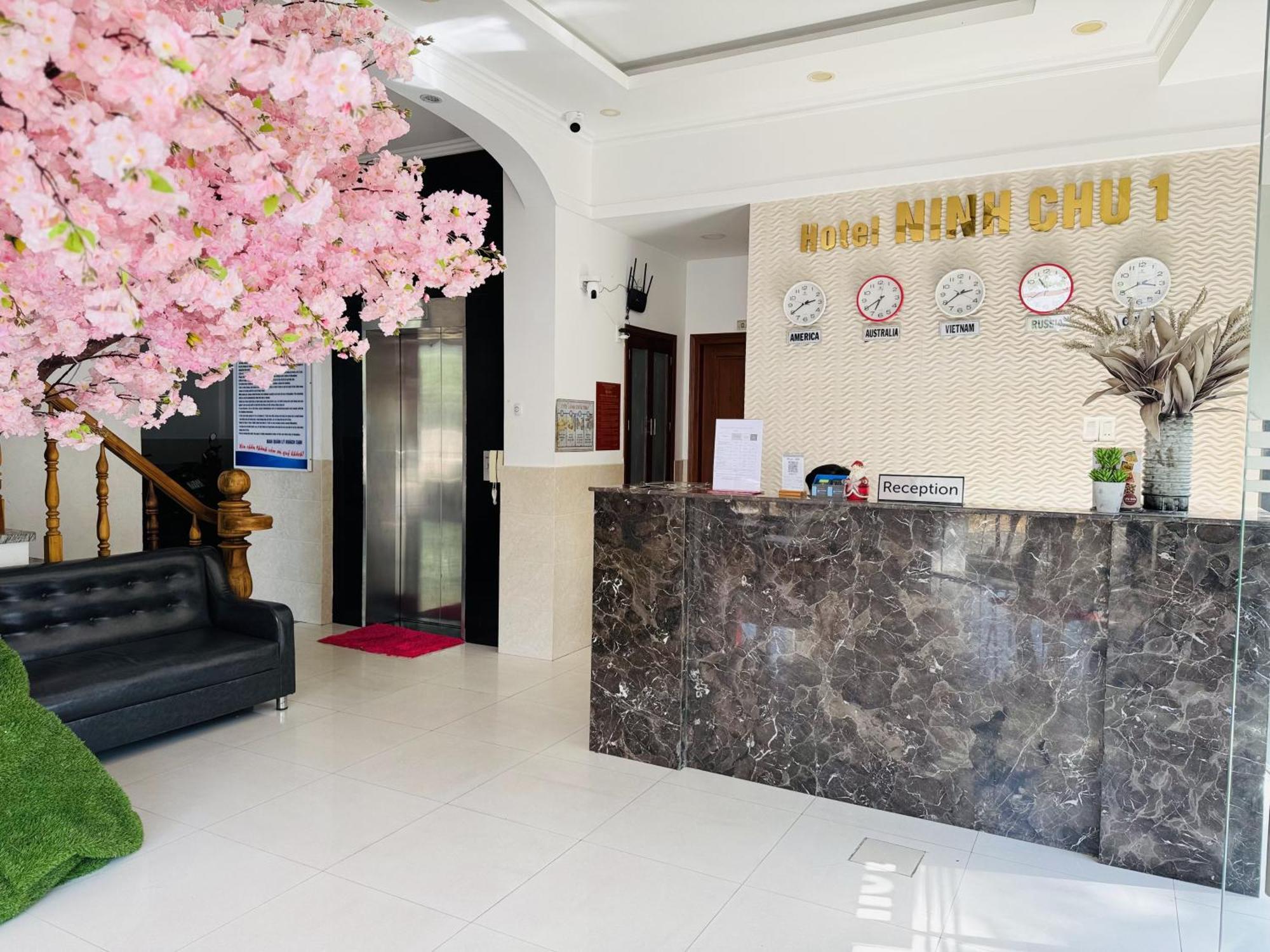 Отель Khach San Ninh Chu Фанранг Экстерьер фото